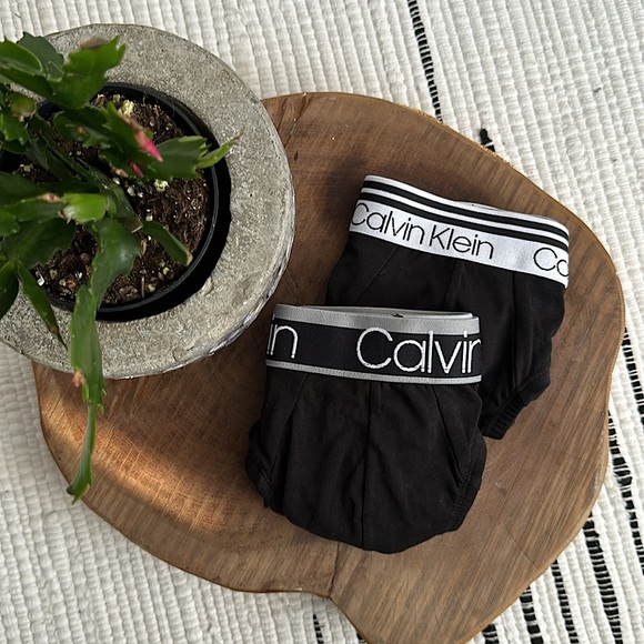 Calvin Klein - Picture 6 of 6